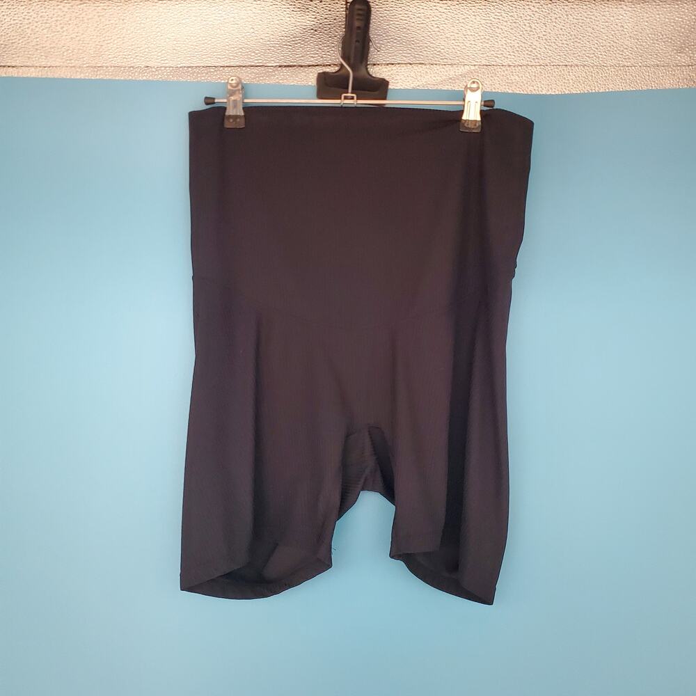 Poshdivah Yoga Shorts Size Medium Black Ribbed Stretch